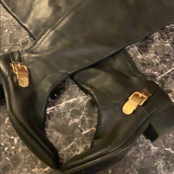 Down sizing// clearing out my closet - Picture 2 of 3